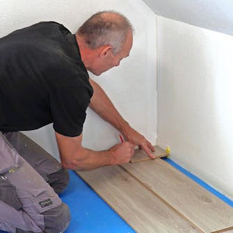 Viimeinen lauta seinän mukaan Viimeinen lauta seinän mukaan